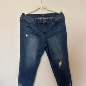 1822 Denim Women's Distressed Skinny Jeans with Raw Hem and Destructed Finish